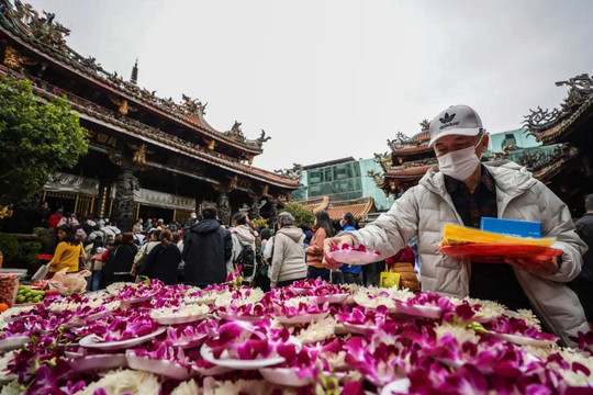 Rộn ràng chào đón Tết Nguyên đán trên thế giới