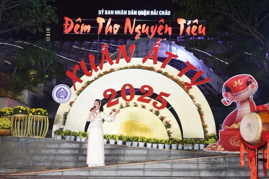 Nguyên tiêu thắp lửa thơ ca