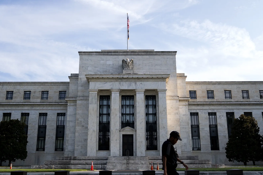 Biên bản họp Fed: Lo ngại lạm phát giảm chậm, lãi suất giữ mức 3,5-3,75%