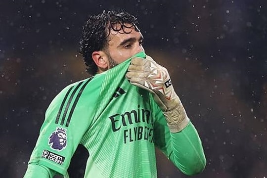 David Raya và tử huyệt sút xa đe dọa tham vọng vô địch của Arsenal