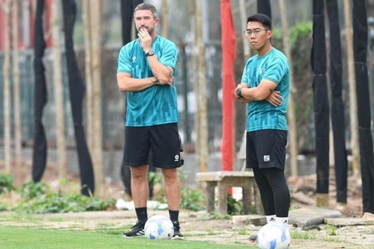 Harry Kewell thừa nhận Hà Nội FC khó bắt kịp nhóm đầu V-League 2025/26