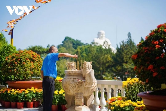 Núi Cấm An Giang: Hành trình hành hương tìm sự an yên giữa mây ngàn Thất Sơn linh thiêng