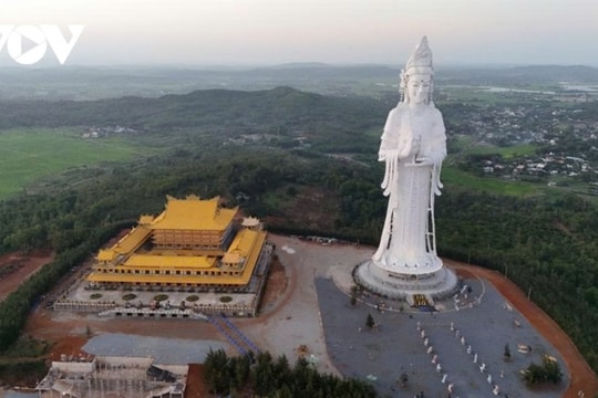 Quảng Ngãi: Chiêm ngưỡng ngôi chùa có đại tượng Phật cao nhất Đông Nam Á