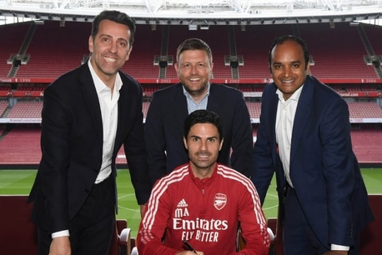 James Ellis rời Arsenal: Bước ngoặt trong cuộc cải tổ thượng tầng tại Emirates