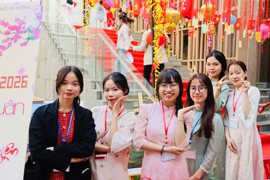 Du xuân bảo tàng