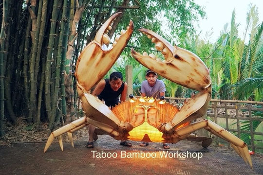 [Video] - Vietnamese bamboo crafts captivate international visitors in Hoi An