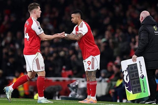 Mikel Arteta và bài toán số 9 tại Arsenal: Chọn Viktor Gyokeres hay Gabriel Jesus?