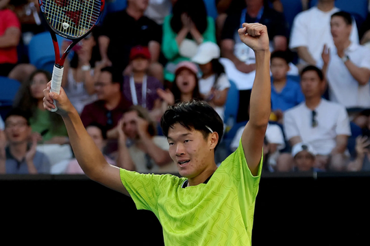 Michael Zheng và cú sốc Australian Open: Một mình quật ngã binh đoàn tennis hiện đại