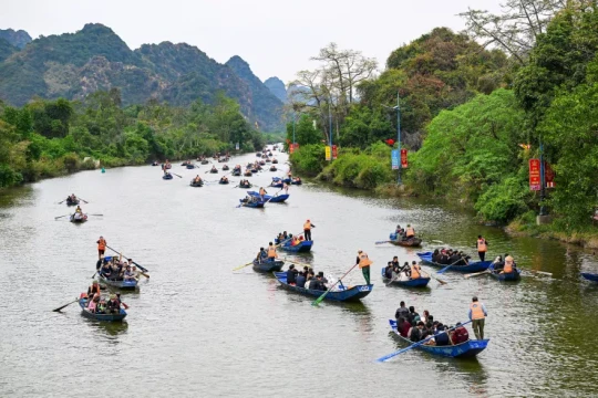 Chùa Hương 2026: Cẩm nang hành hương và những thay đổi mới nhất du khách cần biết
