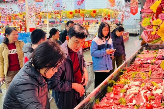 Hoạt động thương mại sôi động, giá cả hàng hóa không biến động mạnh