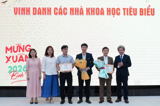 ‏Trường Đại học Sư phạm Đà Nẵng vinh danh các tân phó giáo sư và tiến sĩ
