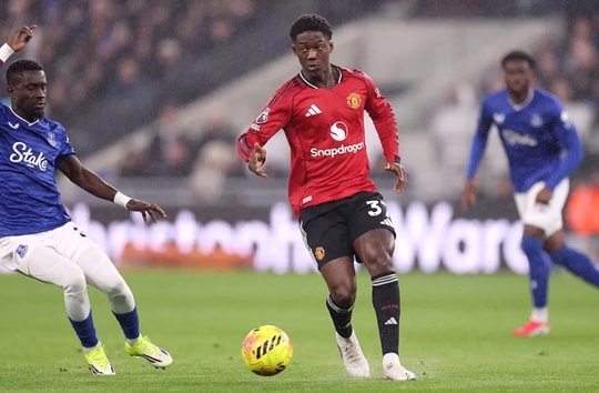 Kobbie Mainoo: "Báu vật" khu trung tuyến giúp Man Utd hồi sinh rực rỡ dưới thời Michael Carrick