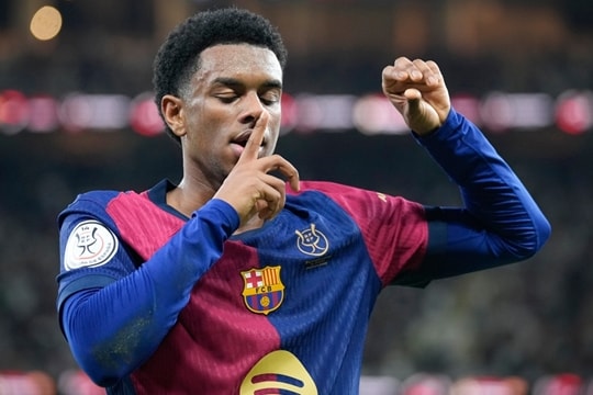 Man Utd nhắm Alejandro Balde của Barcelona: Lời giải cho tử huyệt hành lang cánh trái