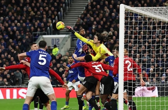 Man United 1-0 Everton: Lammens rực sáng, Sesko giúp Quỷ đỏ xây chắc top 4