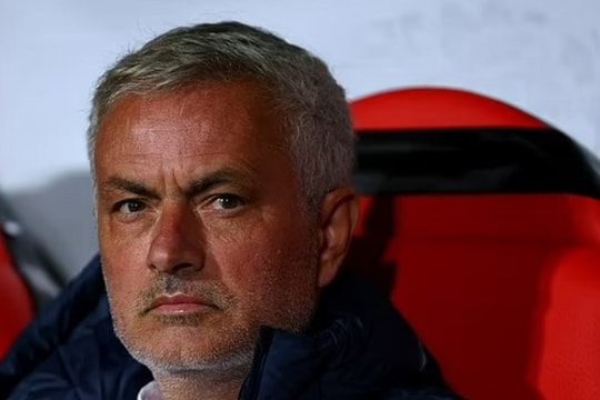 Jose Mourinho tái ngộ Real Madrid: Khi Người đặc biệt đe dọa chiếc ghế của Arbeloa