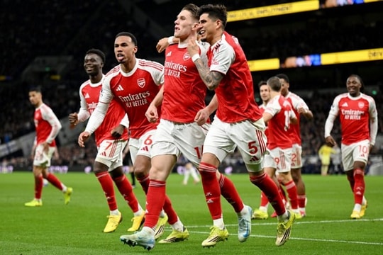 Arsenal nới rộng khoảng cách 5 điểm với Man City sau trận derby Bắc London