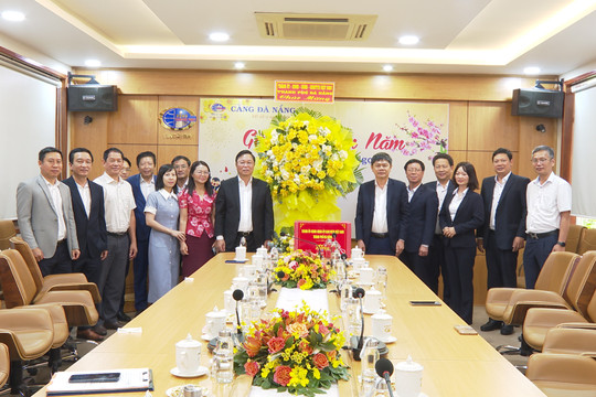 Lãnh đạo Ủy ban MTTQ Việt Nam thành phố Đà Nẵng thăm doanh nghiệp đầu năm mới