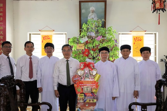 Ủy ban MTTQ Việt Nam thành phố chúc mừng các tổ chức đạo Cao Đài