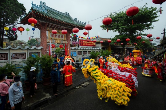 Du xuân trong tiết giêng hai