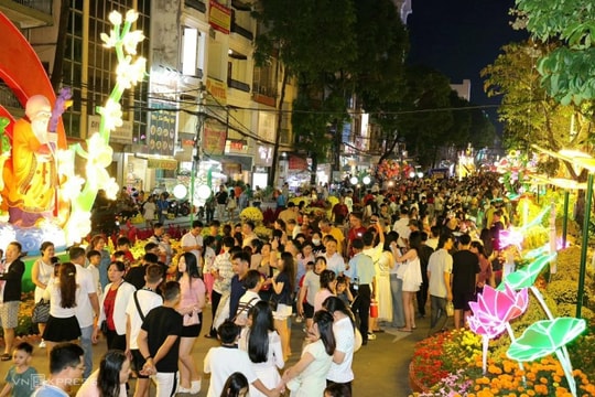 Du lịch Việt Nam Tết 2026: 14 triệu lượt khách và bài toán quá tải tại các điểm nóng