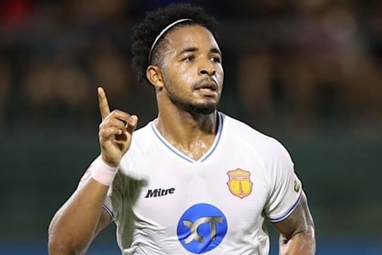 Văn Hậu lập siêu phẩm ngày tái xuất, Thanh Hóa dùng thủ môn đá tiền đạo tại V-League