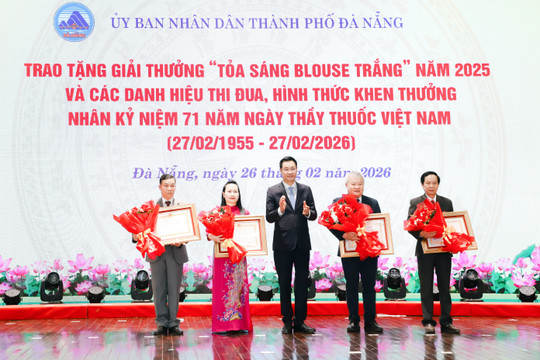 Thành phố Đà Nẵng tôn vinh các thầy thuốc và trao giải thưởng “Tỏa sáng Blouse trắng” năm 2025