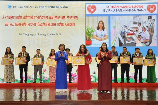 Giải thưởng “Tỏa sáng Blouse trắng” vinh danh những người thầy thuốc hết lòng vì bệnh nhân