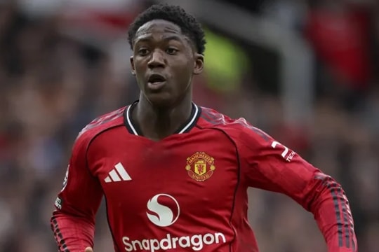 Manchester United mạo hiểm khi trì hoãn gia hạn hợp đồng với ngôi sao Kobbie Mainoo