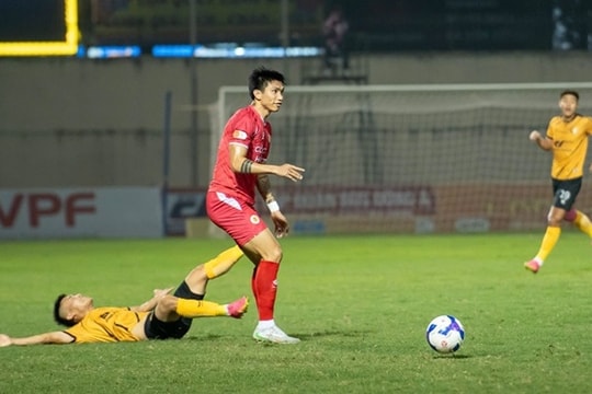 Đoàn Văn Hậu lập siêu phẩm từ sân nhà, báo Indonesia thán phục sự trở lại của kèo trái CAHN