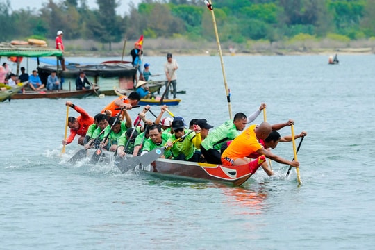 Sôi động các giải đua thuyền, gìn giữ nét đẹp văn hóa cư dân sông nước