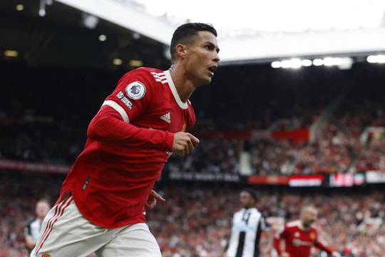 Cristiano Ronaldo lập cú đúp ngày tái xuất Old Trafford: Khi số 7 viết tiếp chương mới cùng MU