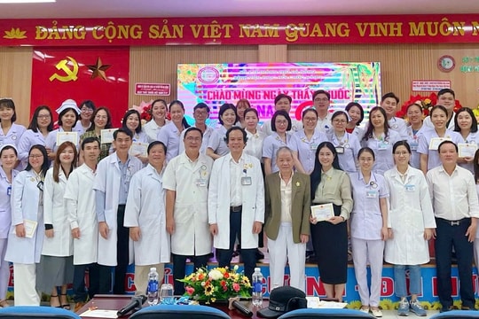 Tôn vinh y, bác sĩ Bệnh viện Phục hồi chức năng Đà Nẵng nhân ngày Thầy thuốc Việt Nam