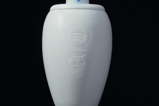 Spotify ra mắt loa Bluetooth Eternal Playlist Urn hình bình đựng tro cốt giá 495 USD