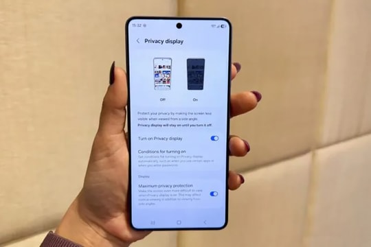 Galaxy S26 Ultra: Công nghệ Privacy Display đối đầu miếng dán chống nhìn trộm