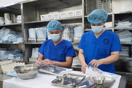Những người “gác cửa” thầm lặng tại bệnh viện
