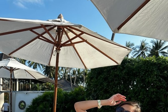 Du lịch đầu xuân của gia đình 'vua hàng hiệu': Từ biển đảo Thái Lan đến xứ tuyết Nhật Bản