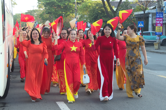Hơn 200 hội viên phụ nữ xã Hòa Tiến tham gia hưởng ứng Tuần lễ áo dài