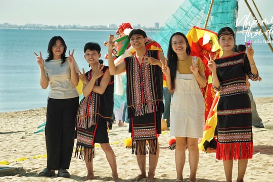 Phát triển công nghiệp văn hóa từ điện ảnh