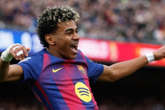 Lamine Yamal lập hat-trick lịch sử, Barcelona đè bẹp Villarreal để xây chắc ngôi đầu