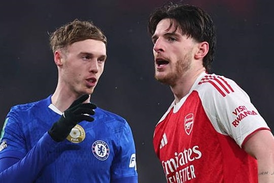 Chelsea chi hơn 1 tỷ euro vẫn không thể thoát khỏi cái bóng của Arsenal