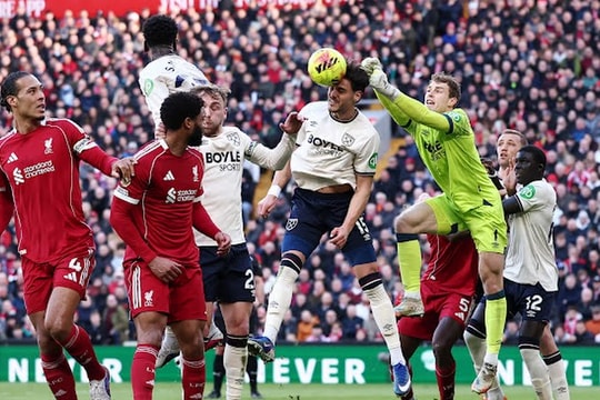 Liverpool hồi sinh nhờ vũ khí bóng chết: Sự lột xác kỳ diệu dưới thời Arne Slot