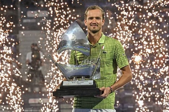 Daniil Medvedev vô địch Dubai Championships 2026 sau khi đối thủ rút lui bất ngờ