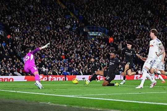 Manchester City hạ gục Leeds 1-0: Thu hẹp cách biệt với Arsenal trong ngày vắng Haaland