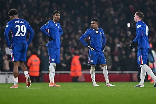 Chelsea đối đầu Arsenal: Liam Rosenior tìm lời giải cho tử huyệt bóng chết