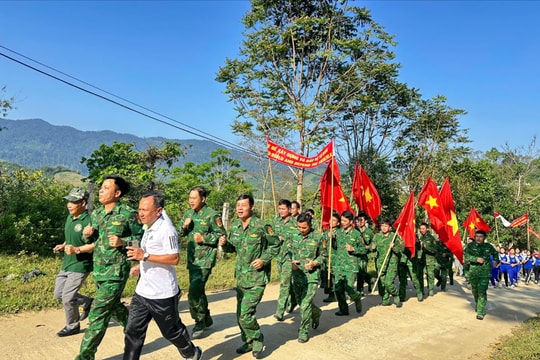 Hơn 200 người tham gia ngày chạy thể thao Quân sự tại xã biên giới Đắc Pring