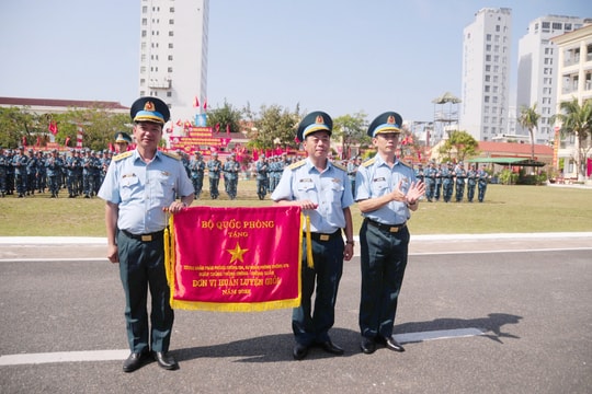 Cán bộ, chiến sĩ Trung đoàn 224 quyết tâm huấn luyện hiệu quả, sẵn sàng xử lý các tình huống trên không