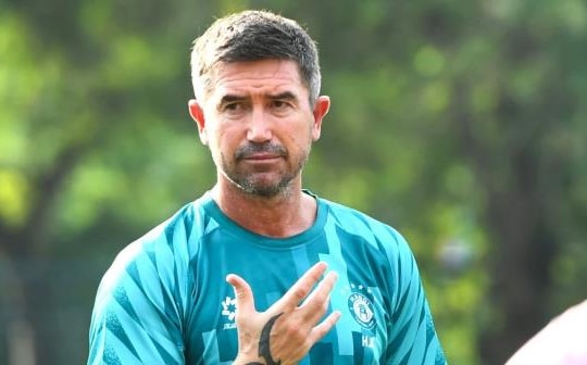 HLV Harry Kewell chỉ trích trọng tài sau thất bại của Hà Nội FC trước Thể Công Viettel