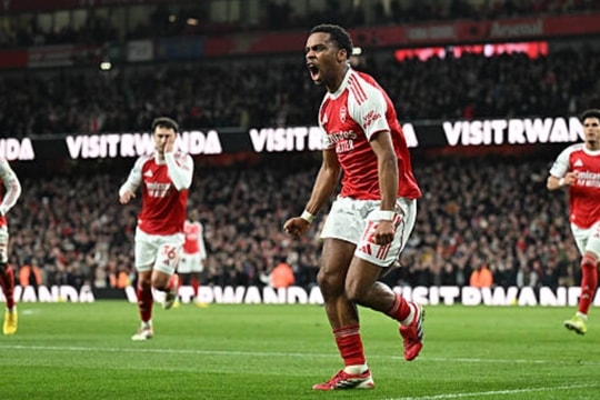 Jurrien Timber tỏa sáng giúp Arsenal đánh bại Chelsea 2-1 tại vòng 28 Ngoại hạng Anh