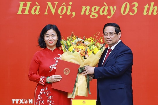 Trao Quyết định điều động, bổ nhiệm lãnh đạo Đảng ủy Chính phủ và 4 bộ, cơ quan