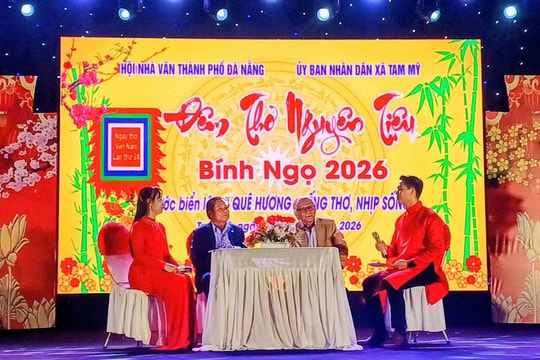 Đêm thơ Nguyên tiêu “Trước biển lớn: Quê hương - Tiếng thơ, nhịp sống”